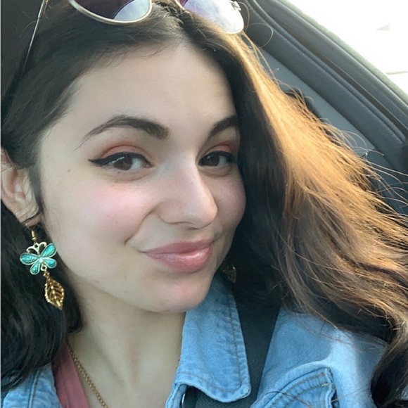 Meet your Posher, Hailey - Picture 1 of 1